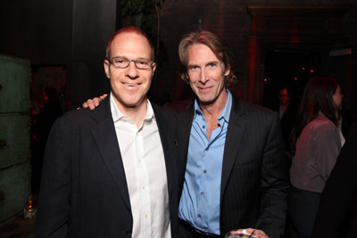 Michael Bay and Toby Emmerich at event of Kosmaras Guobu gatveje (2010)