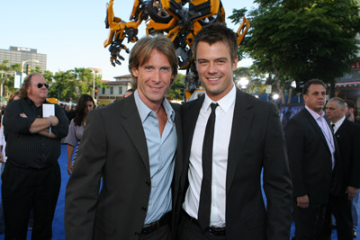 Michael Bay and Josh Duhamel at event of Transformers (2007)