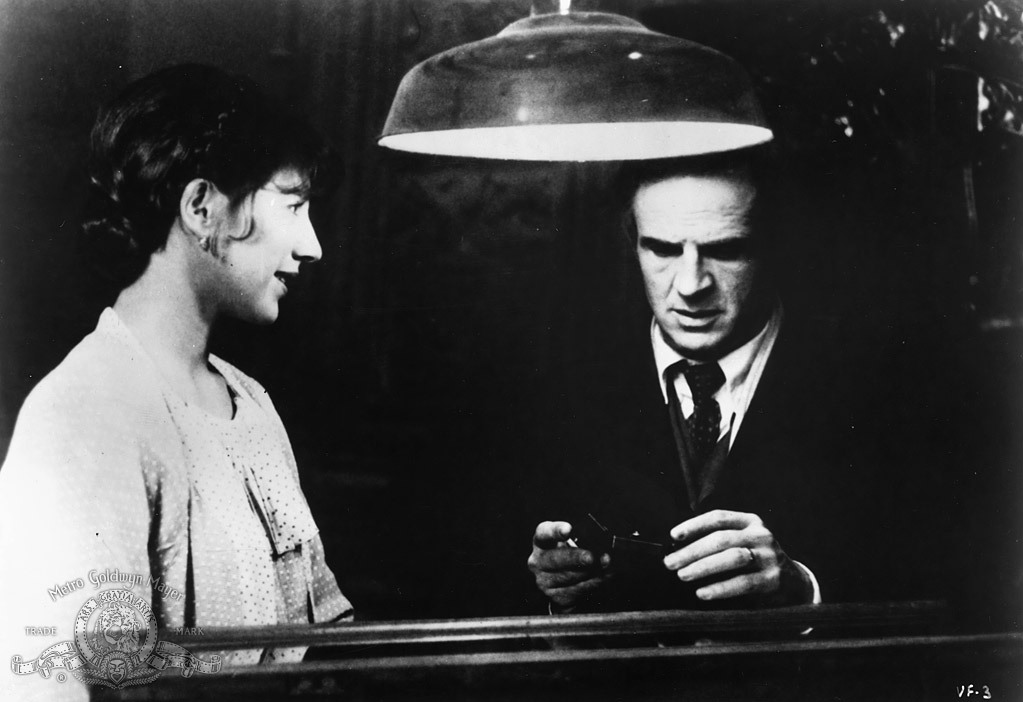Still of François Truffaut and Nathalie Baye in La chambre verte (1978)