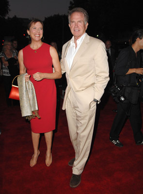 Warren Beatty and Annette Bening at event of The Women (2008)