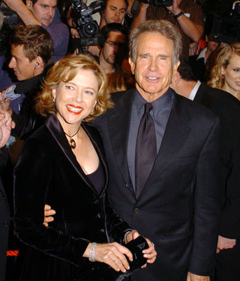 Warren Beatty and Annette Bening at event of Being Julia (2004)