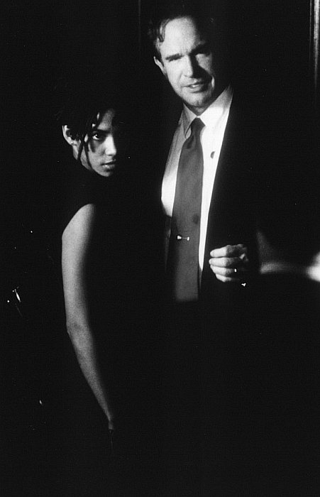 Still of Warren Beatty and Halle Berry in Bulworth (1998)