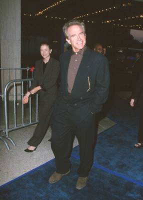 Warren Beatty and Annette Bening at event of The Love Letter (1999)