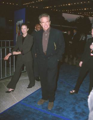 Warren Beatty and Annette Bening at event of The Love Letter (1999)