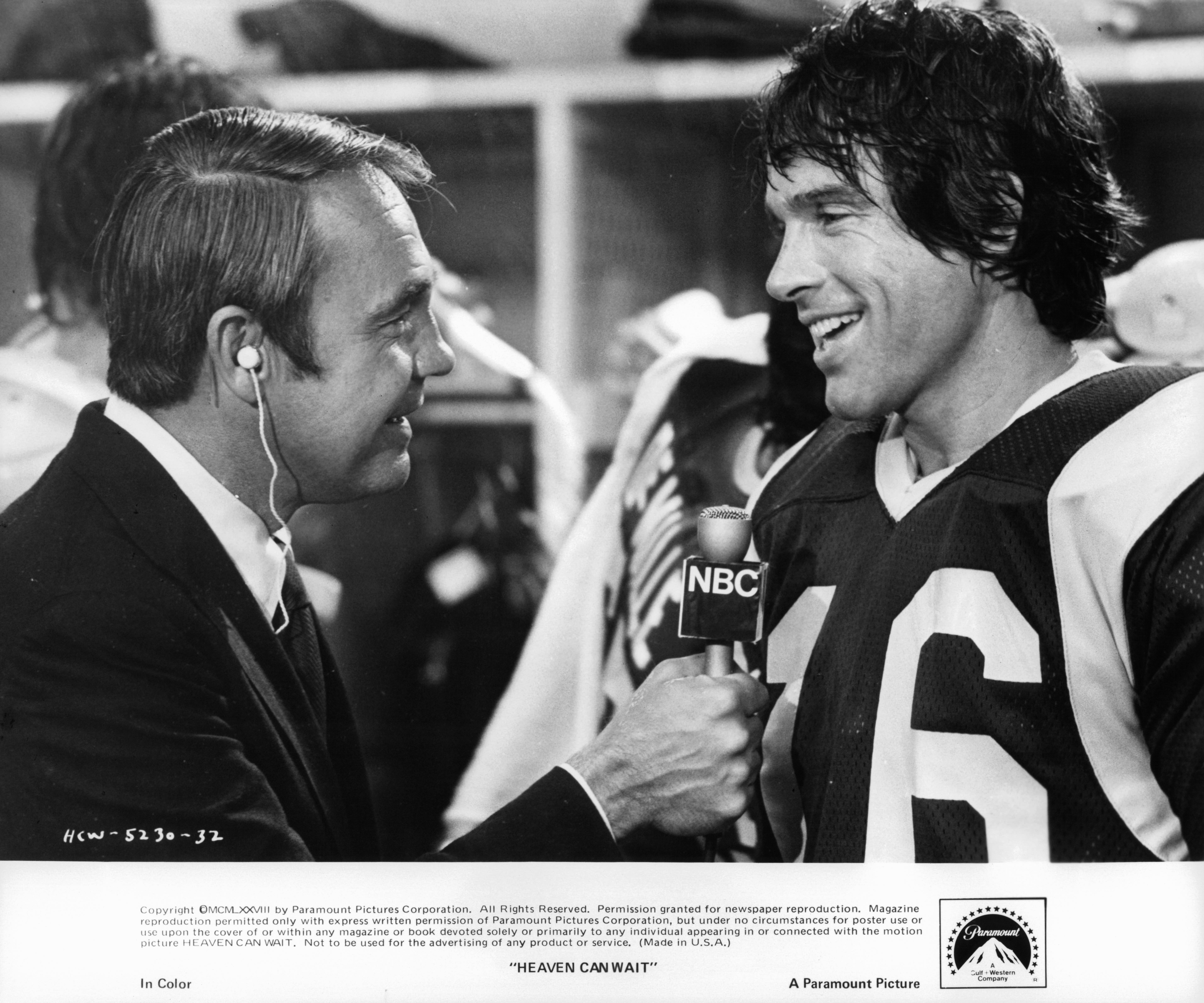 Still of Warren Beatty and Dick Enberg in Heaven Can Wait (1978)