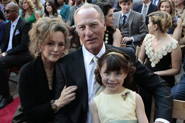 Still of Bonnie Bedelia and Craig T. Nelson in Parenthood (2010)