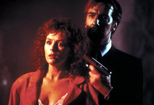 Still of Alan Rickman and Bonnie Bedelia in Kietas riesutelis (1988)
