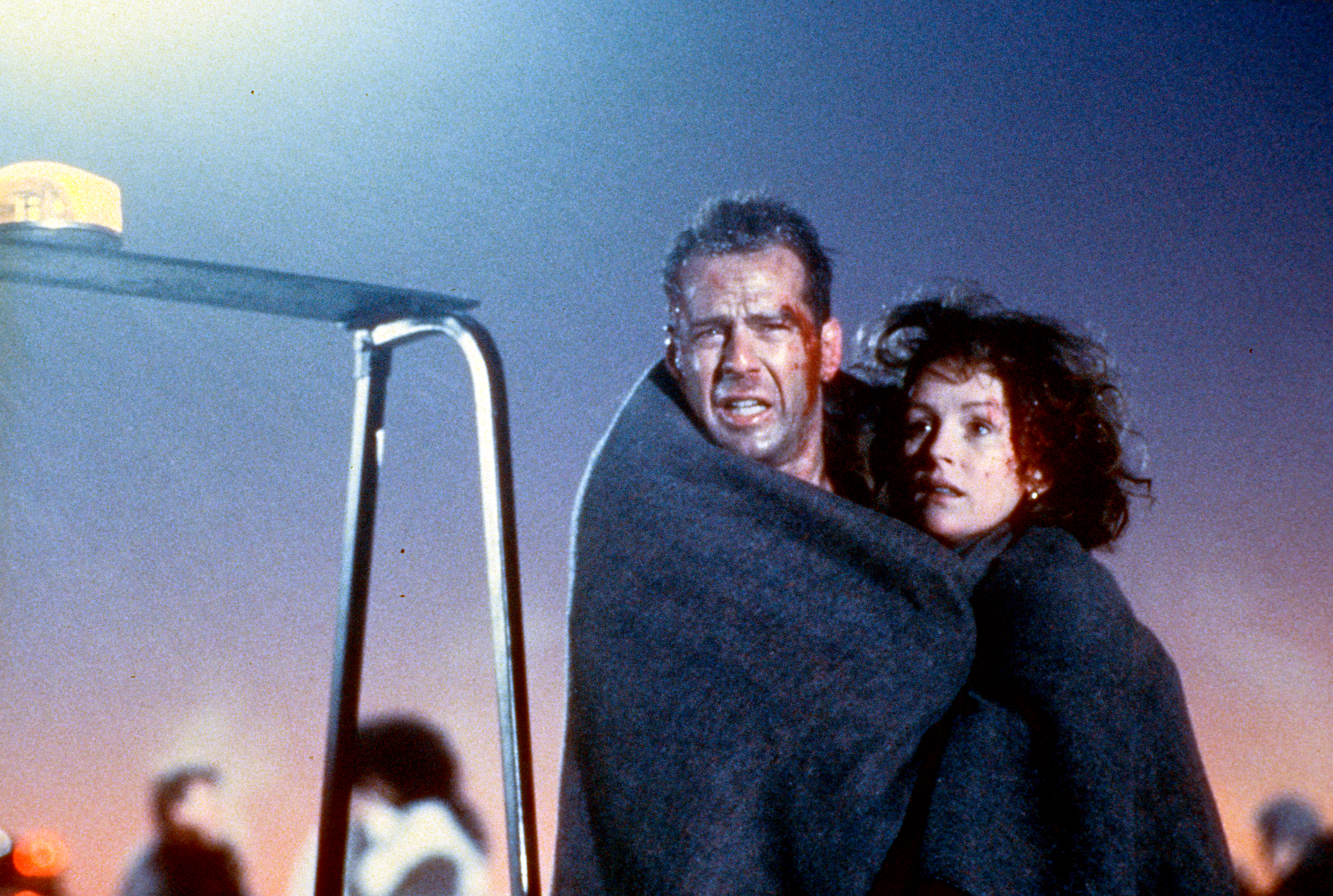 Still of Bruce Willis and Bonnie Bedelia in Kietas riesutelis 2 (1990)