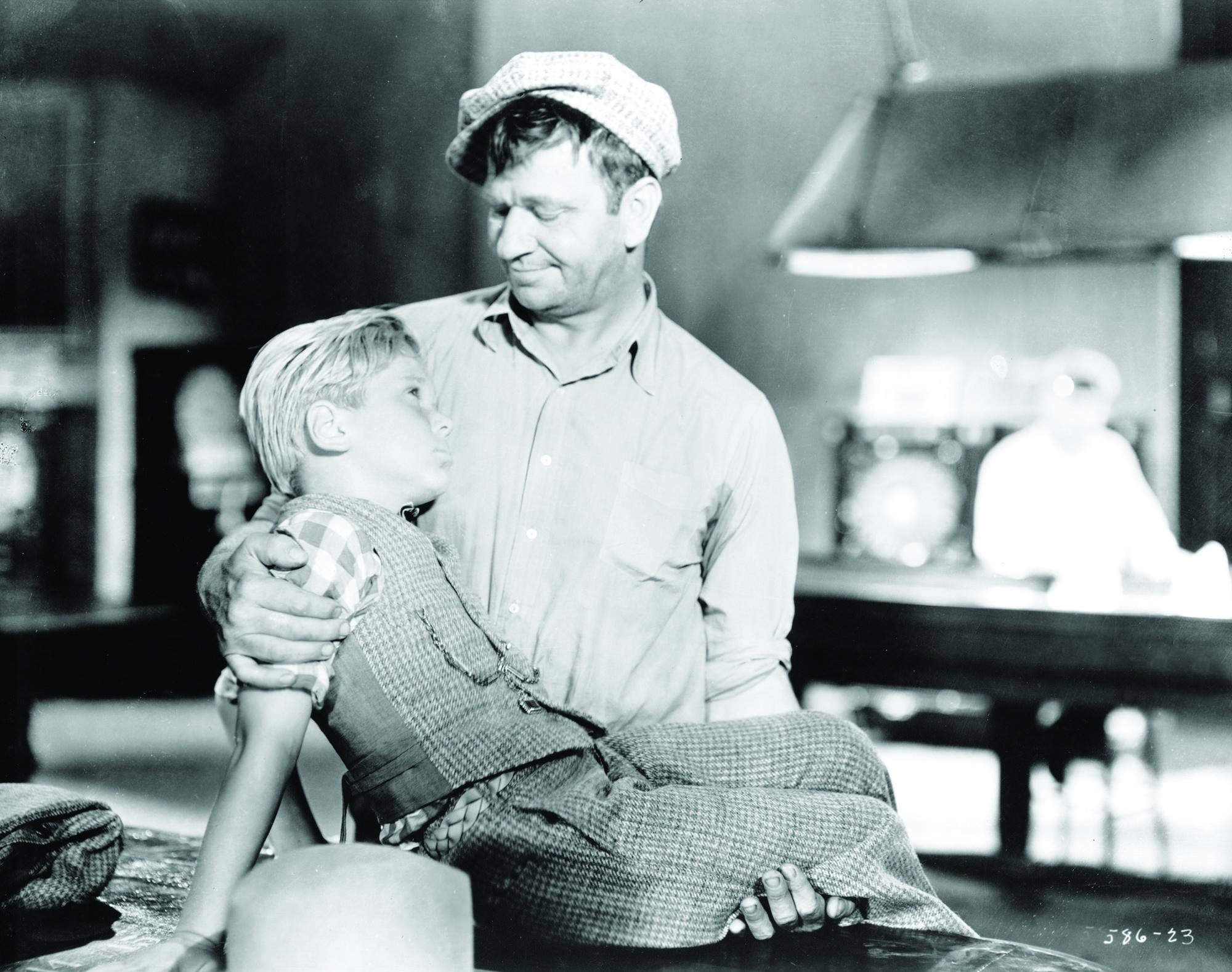 Still of Wallace Beery and Jackie Cooper in The Champ (1931)