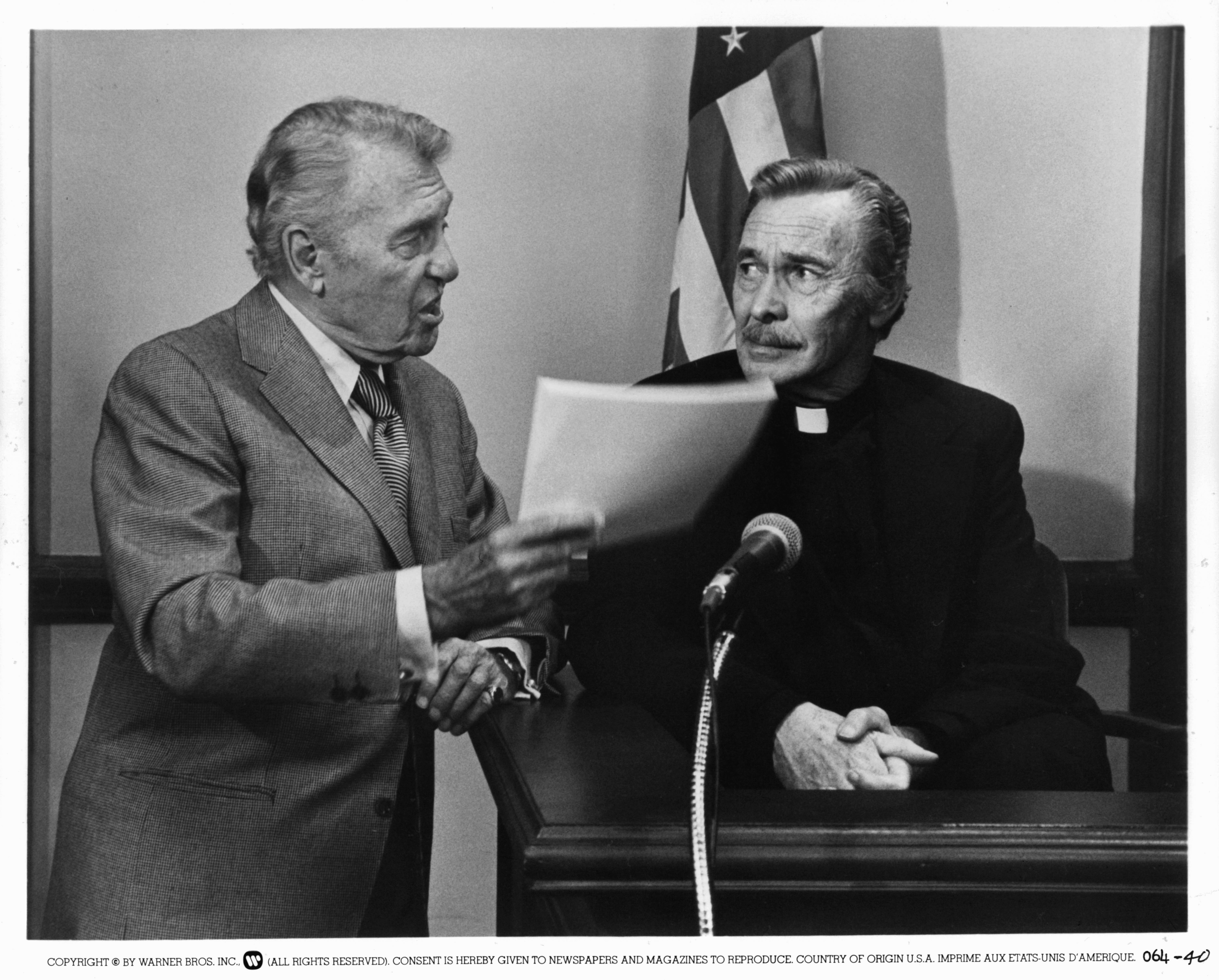 Still of Ralph Bellamy and Barry Sullivan in Oh, God! (1977)