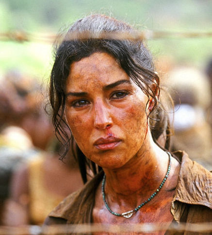 Still of Monica Bellucci in Tears of the Sun (2003)