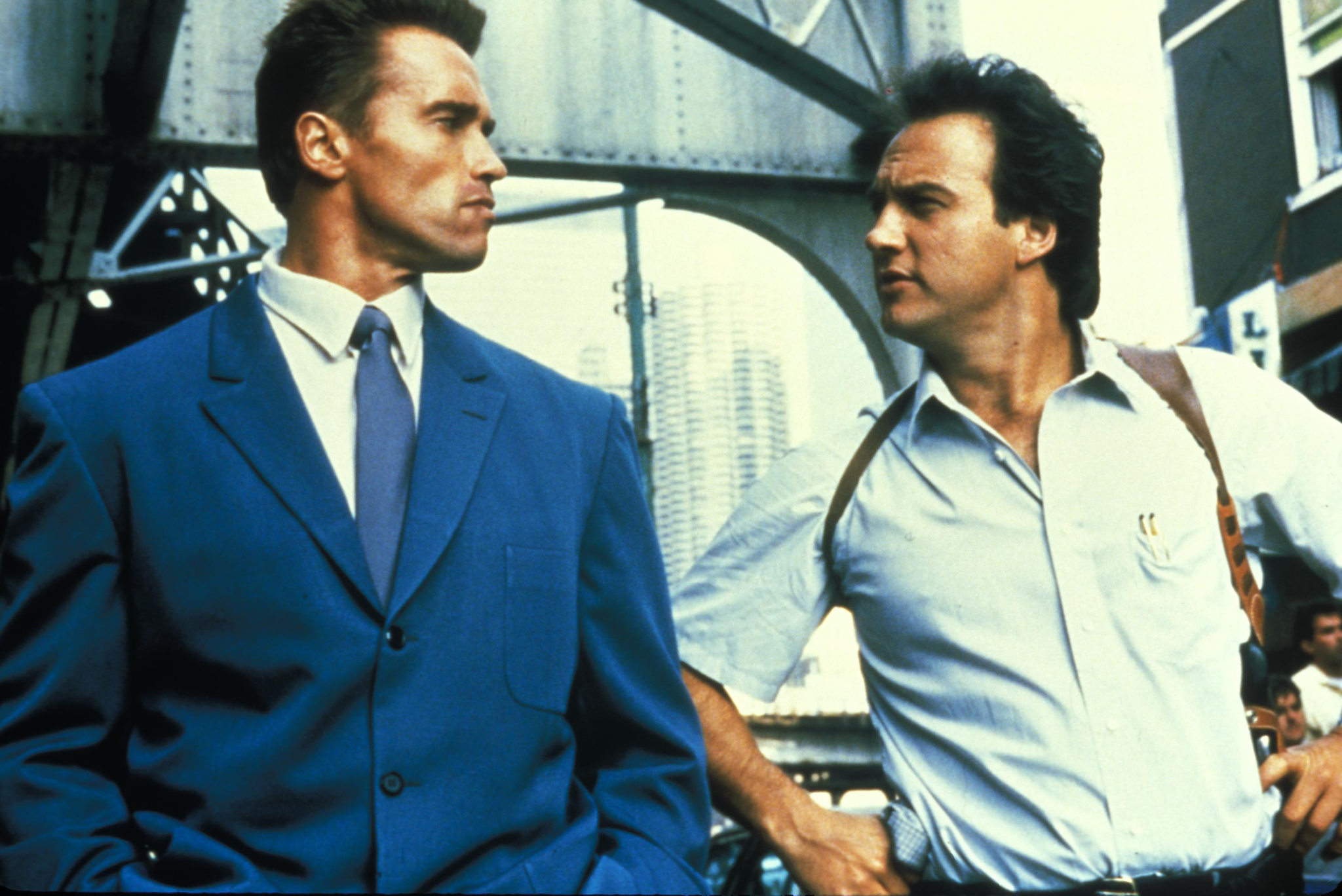 Still of Arnold Schwarzenegger and James Belushi in Red Heat (1988)