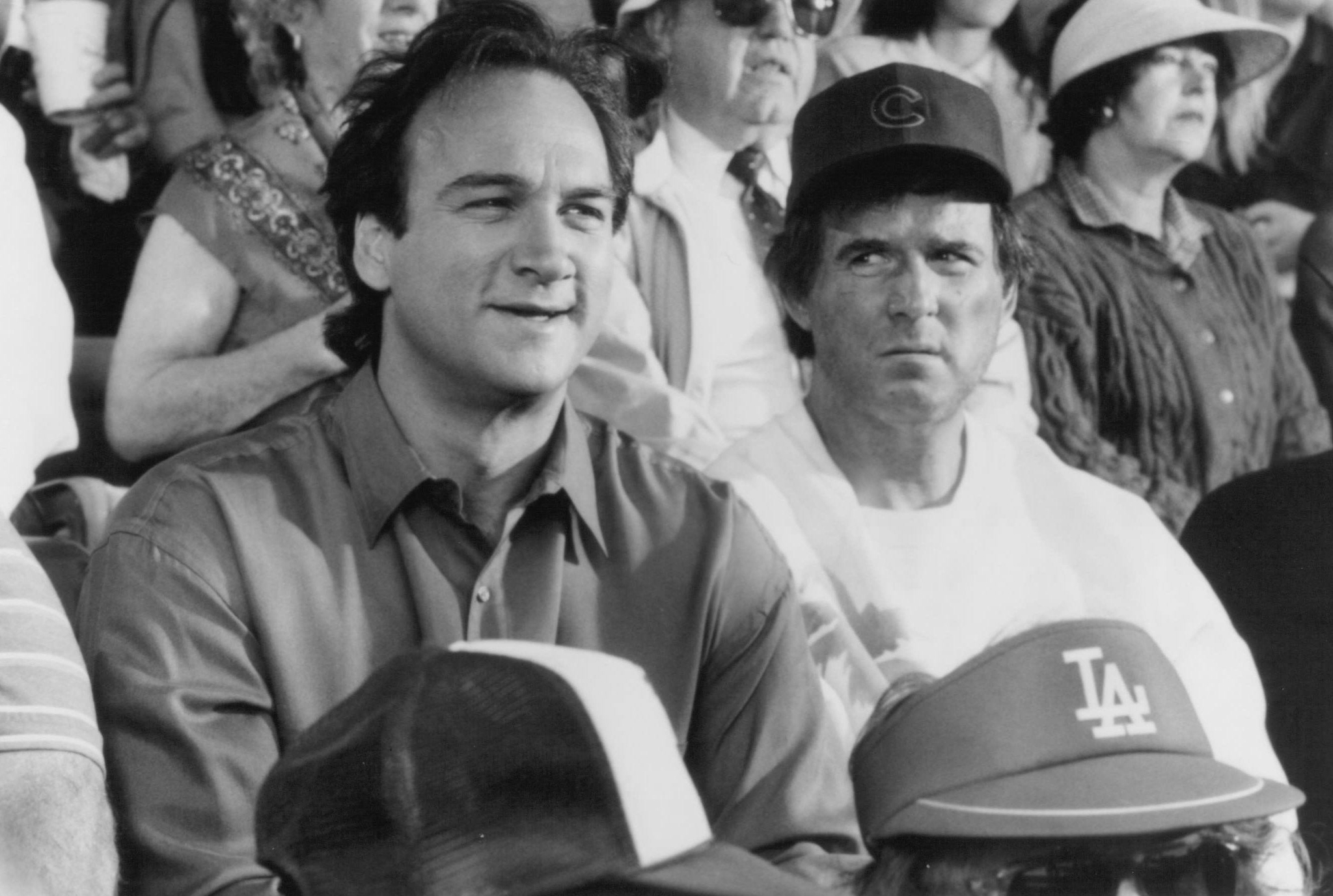 Still of James Belushi and Charles Grodin in Taking Care of Business (1990)