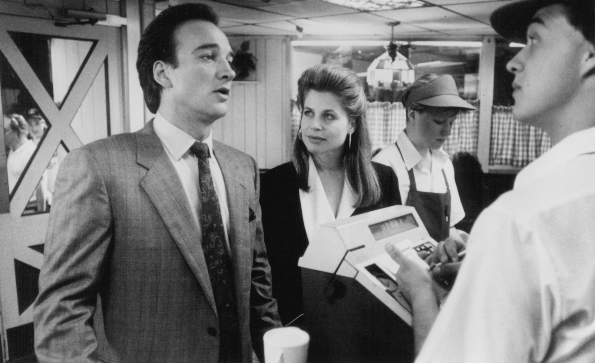 Still of Linda Hamilton and James Belushi in Mr. Destiny (1990)