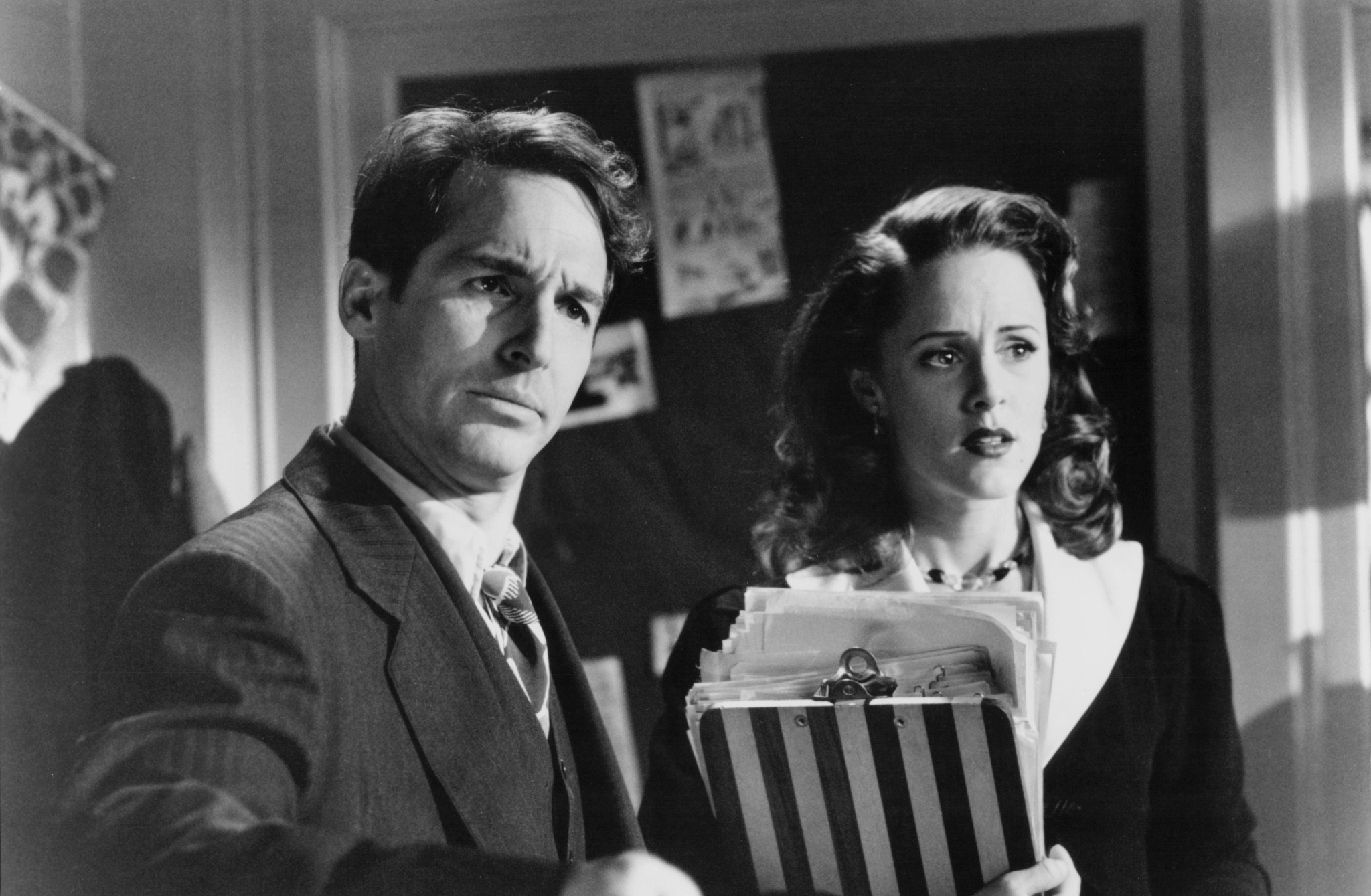 Still of Mary Stuart Masterson and Brian Benben in Radioland Murders (1994)