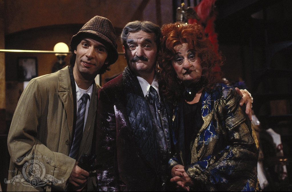 Still of Roberto Benigni, Liz Smith and Graham Stark in Son of the Pink Panther (1993)