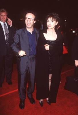 Roberto Benigni and Nicoletta Braschi at event of Gyvenimas yra grazus (1997)