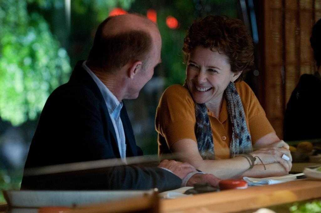 Still of Ed Harris and Annette Bening in The Face of Love (2013)