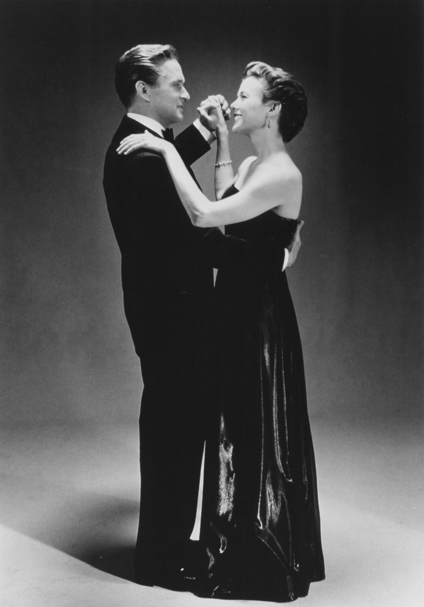 Still of Michael Douglas and Annette Bening in The American President (1995)