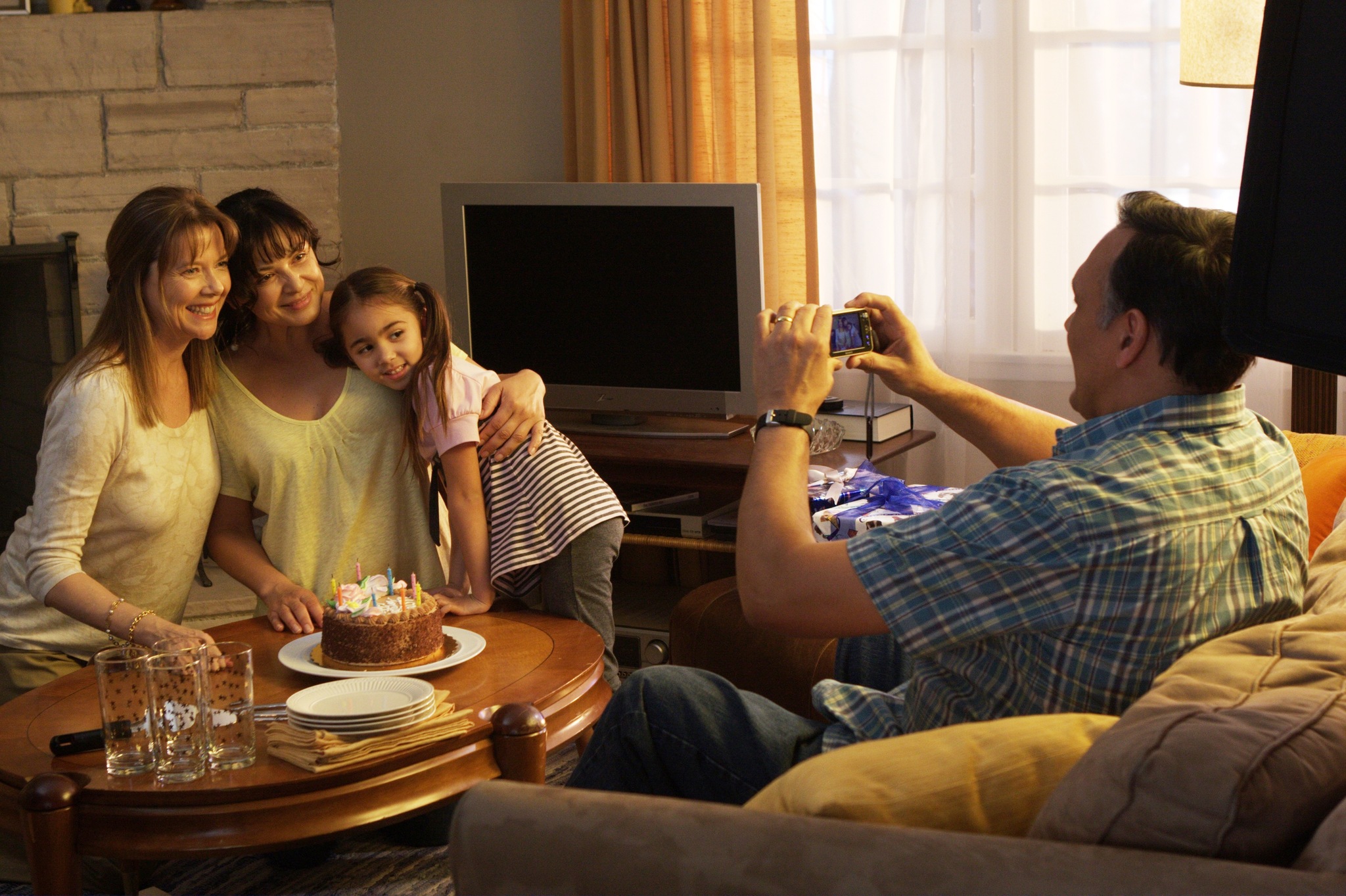 Still of Annette Bening and Jimmy Smits in Mother and Child (2009)