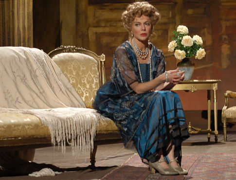 Still of Annette Bening in Being Julia (2004)