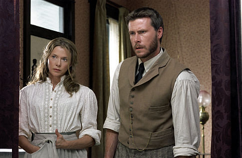 Still of Annette Bening and Dean McDermott in Open Range (2003)