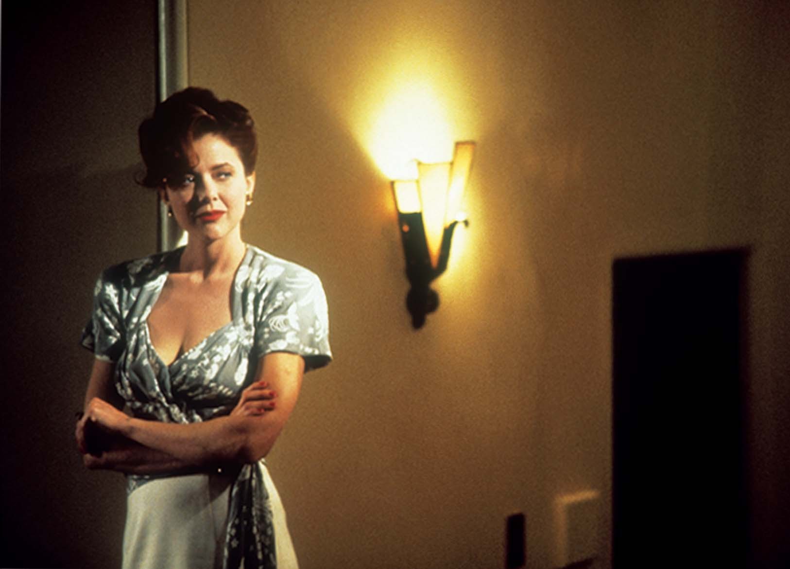 Still of Annette Bening in Bugsy (1991)