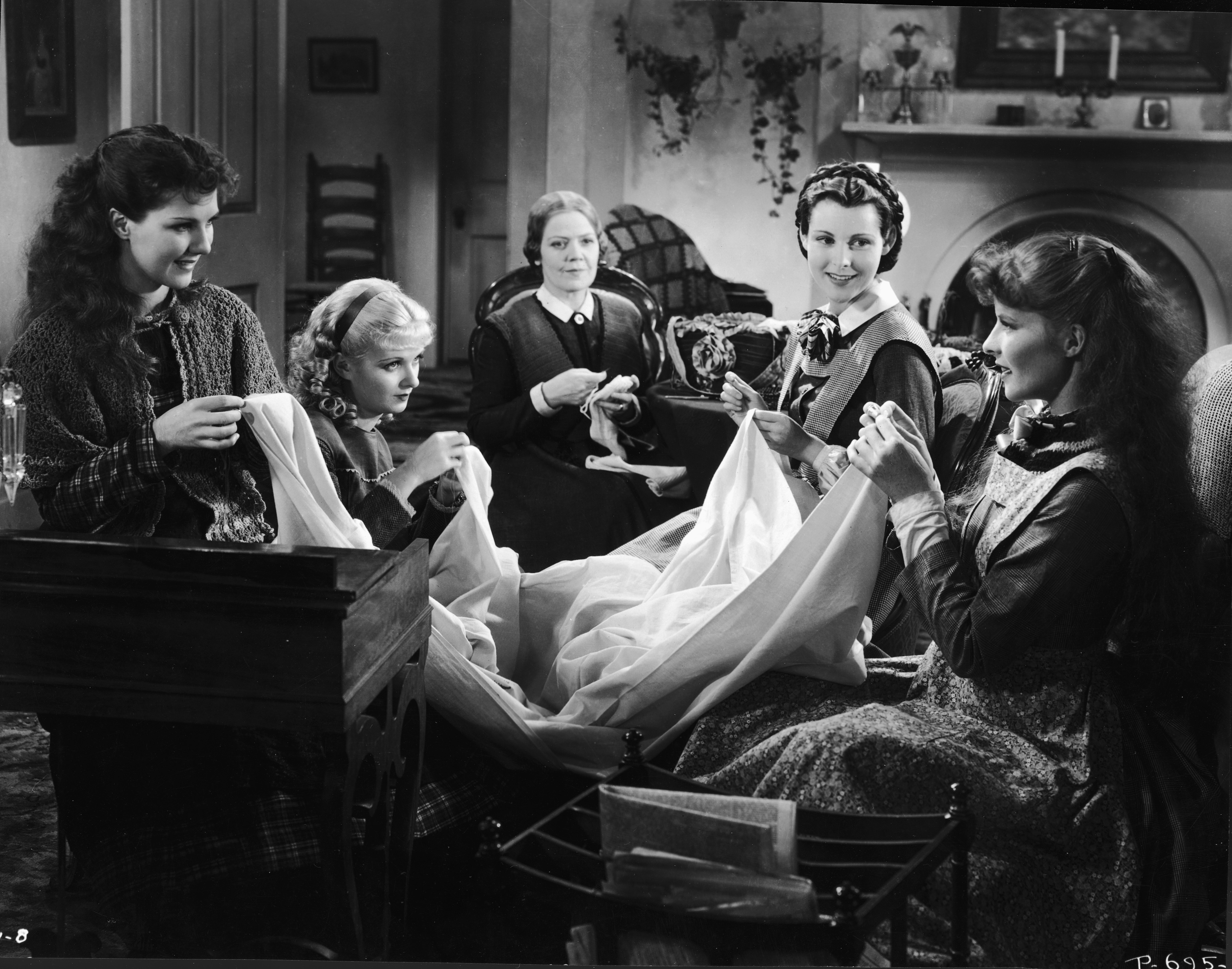 Still of Katharine Hepburn, Joan Bennett, Spring Byington, Frances Dee and Jean Parker in Little Women (1933)