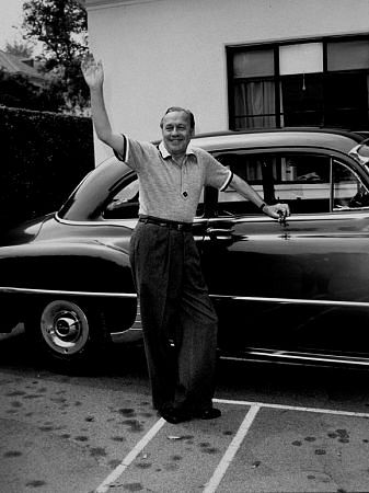 JACK BENNY AND HIS 1951 PONTIAC CHIEFTAIN, AT HOME IN BEVERLY HILLS CA 1952