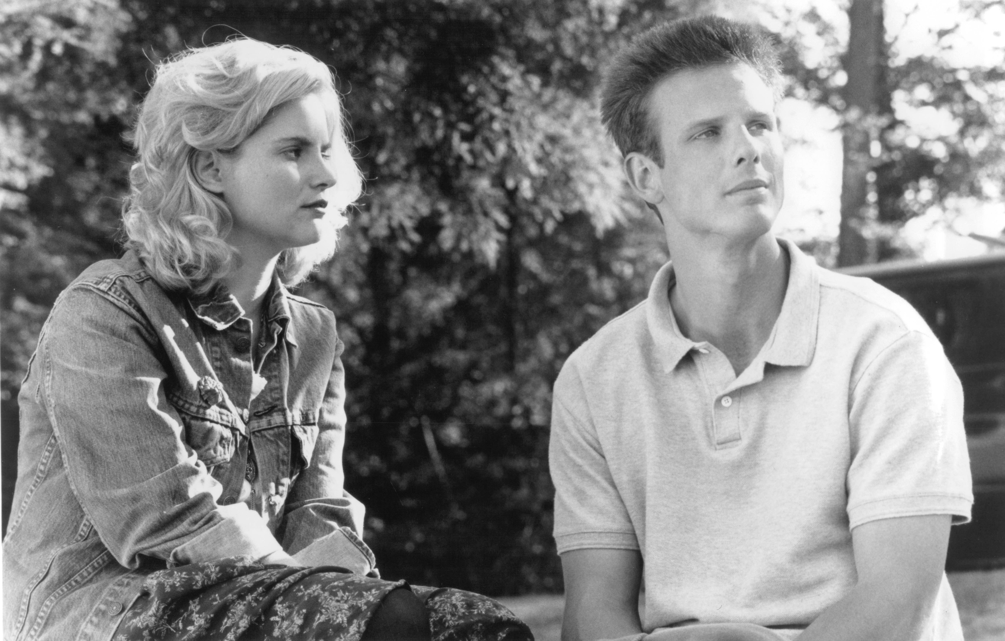 Still of Jennifer Jason Leigh and Peter Berg in Crooked Hearts (1991)