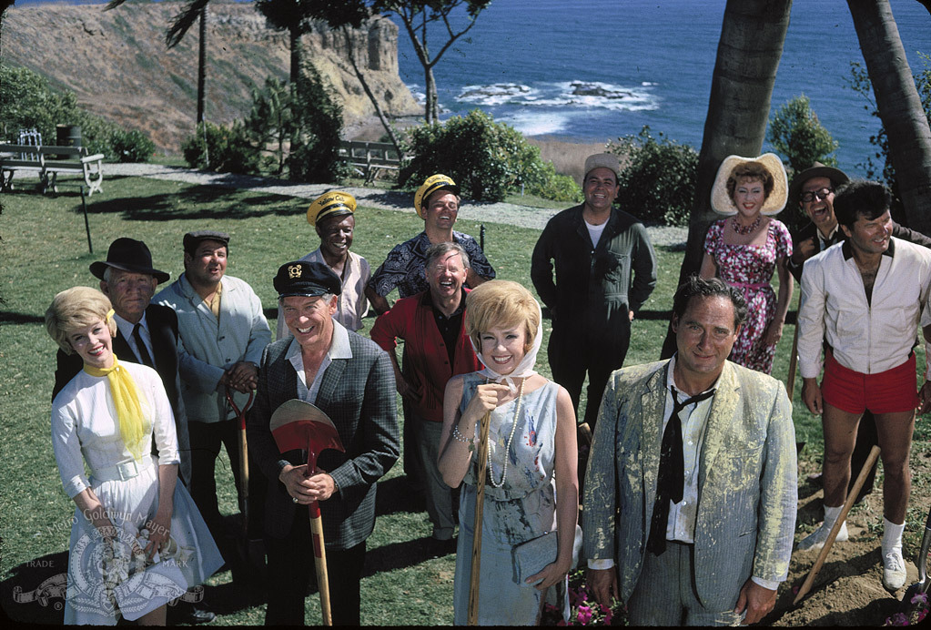 Still of Spencer Tracy, Milton Berle, Mickey Rooney, Buddy Hackett, Jonathan Winters, Edie Adams, Sid Caesar, Ethel Merman, Dorothy Provine, Dick Shawn and Phil Silvers in It's a Mad, Mad, Mad, Mad World (1963)