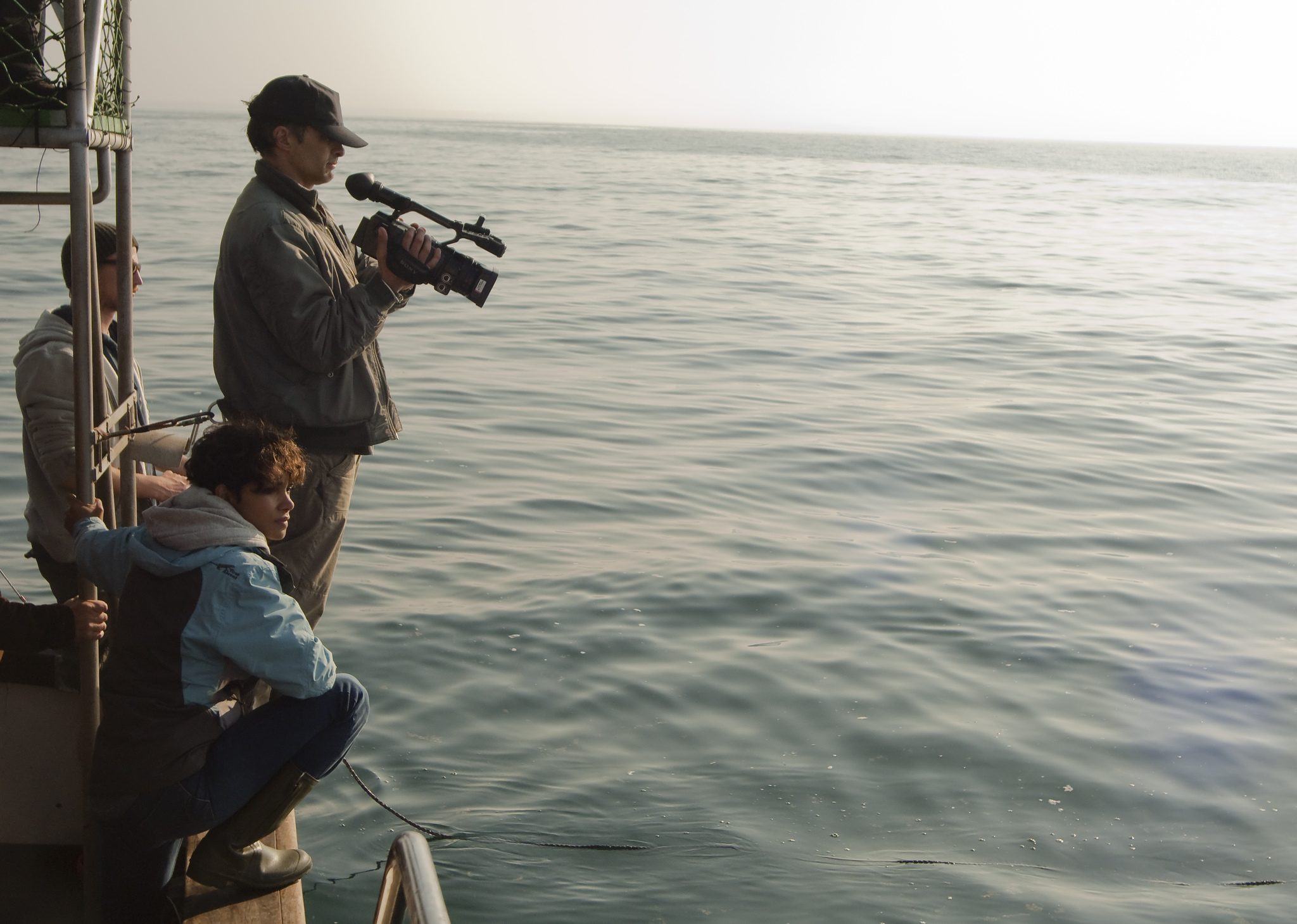 Still of Halle Berry, Sizwe Msutu and Mark Elderkin in Dark Tide (2012)