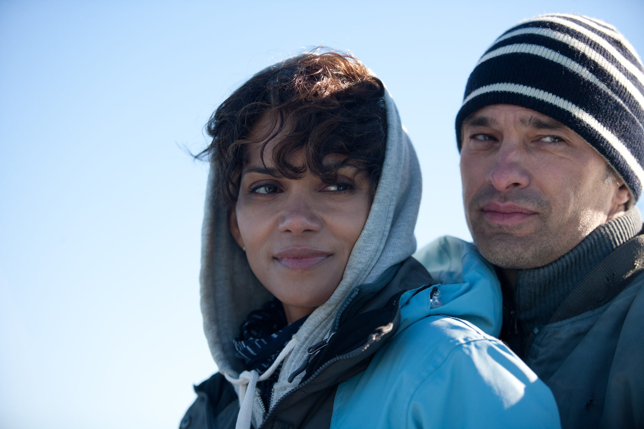 Still of Halle Berry and Olivier Martinez in Dark Tide (2012)