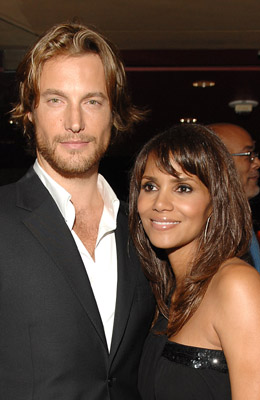 Halle Berry at event of Things We Lost in the Fire (2007)