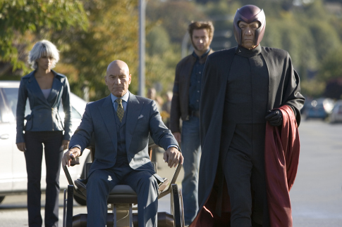 Still of Halle Berry, Patrick Stewart, Ian McKellen and Hugh Jackman in Iksmenai. Zutbutinis musis (2006)