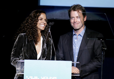 Halle Berry and Greg Kinnear