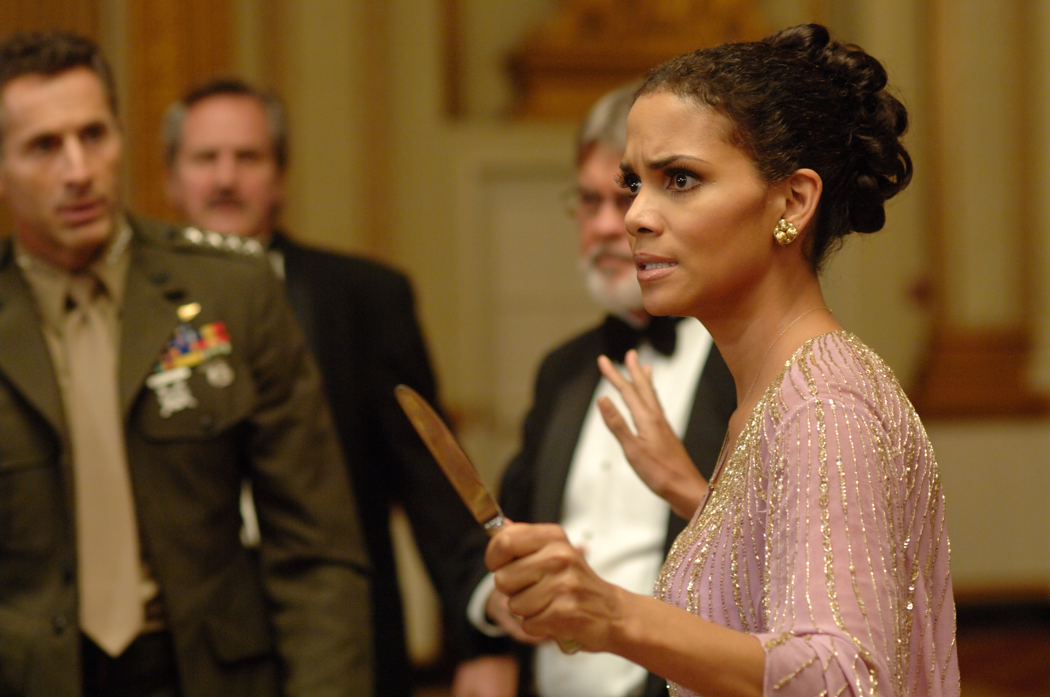 Still of Halle Berry in Frankie & Alice (2010)