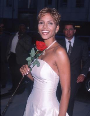 Halle Berry at event of Introducing Dorothy Dandridge (1999)