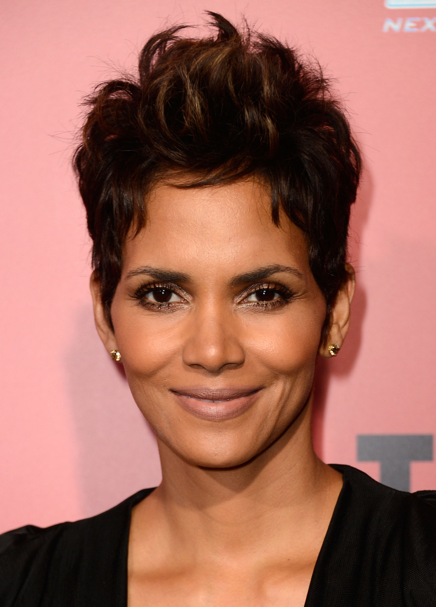 Halle Berry at event of Pagalbos sauksmas (2013)