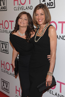 Valerie Bertinelli and Wendie Malick at event of Hot in Cleveland (2010)