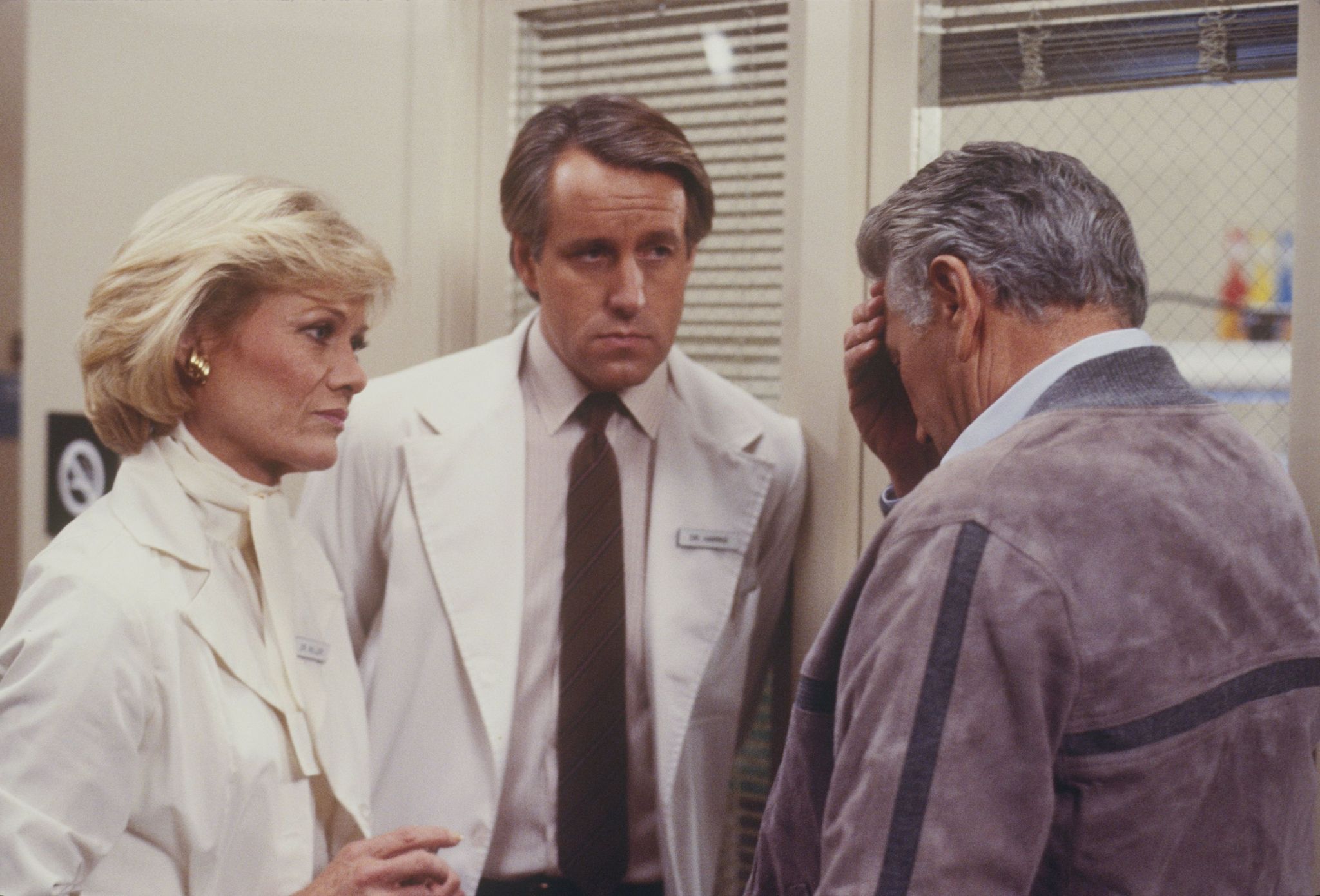 Still of Bibi Besch, John Forsythe and Dennis Howard in Dynasty (1981)