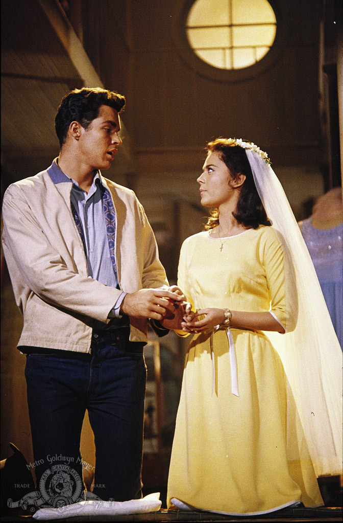 Still of Natalie Wood and Richard Beymer in West Side Story (1961)