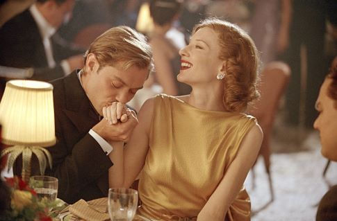 Still of Jude Law and Cate Blanchett in Aviatorius (2004)