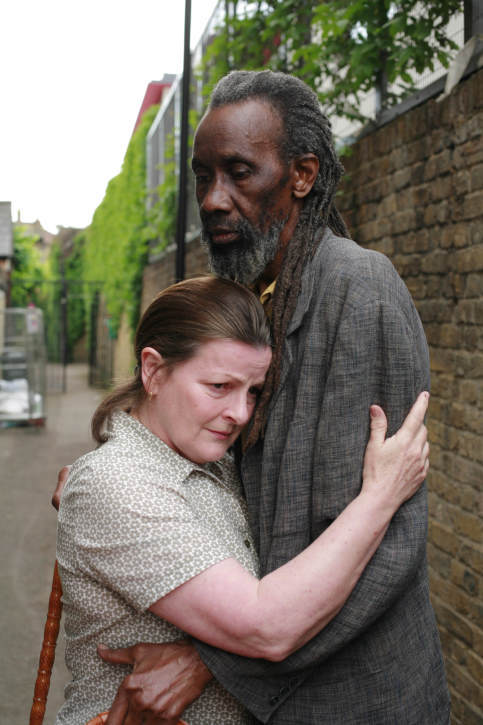 Still of Brenda Blethyn and Sotigui Kouyaté in London River (2009)