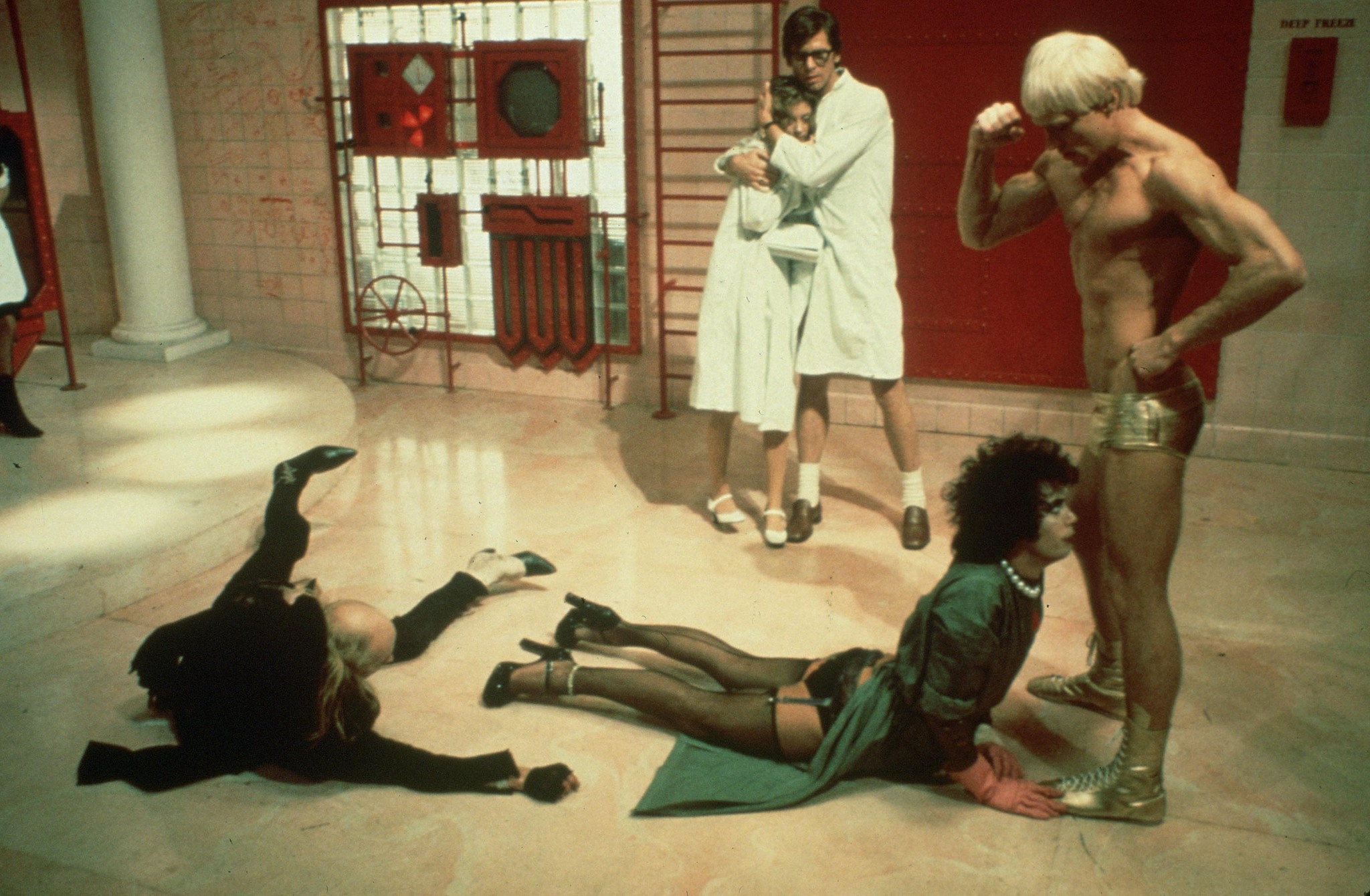 Still of Susan Sarandon, Tim Curry, Barry Bostwick, Peter Hinwood and Richard O'Brien in The Rocky Horror Picture Show (1975)