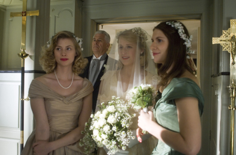 Still of Claire Danes, Barry Bostwick, Mamie Gummer and Sarah Clements in Evening (2007)