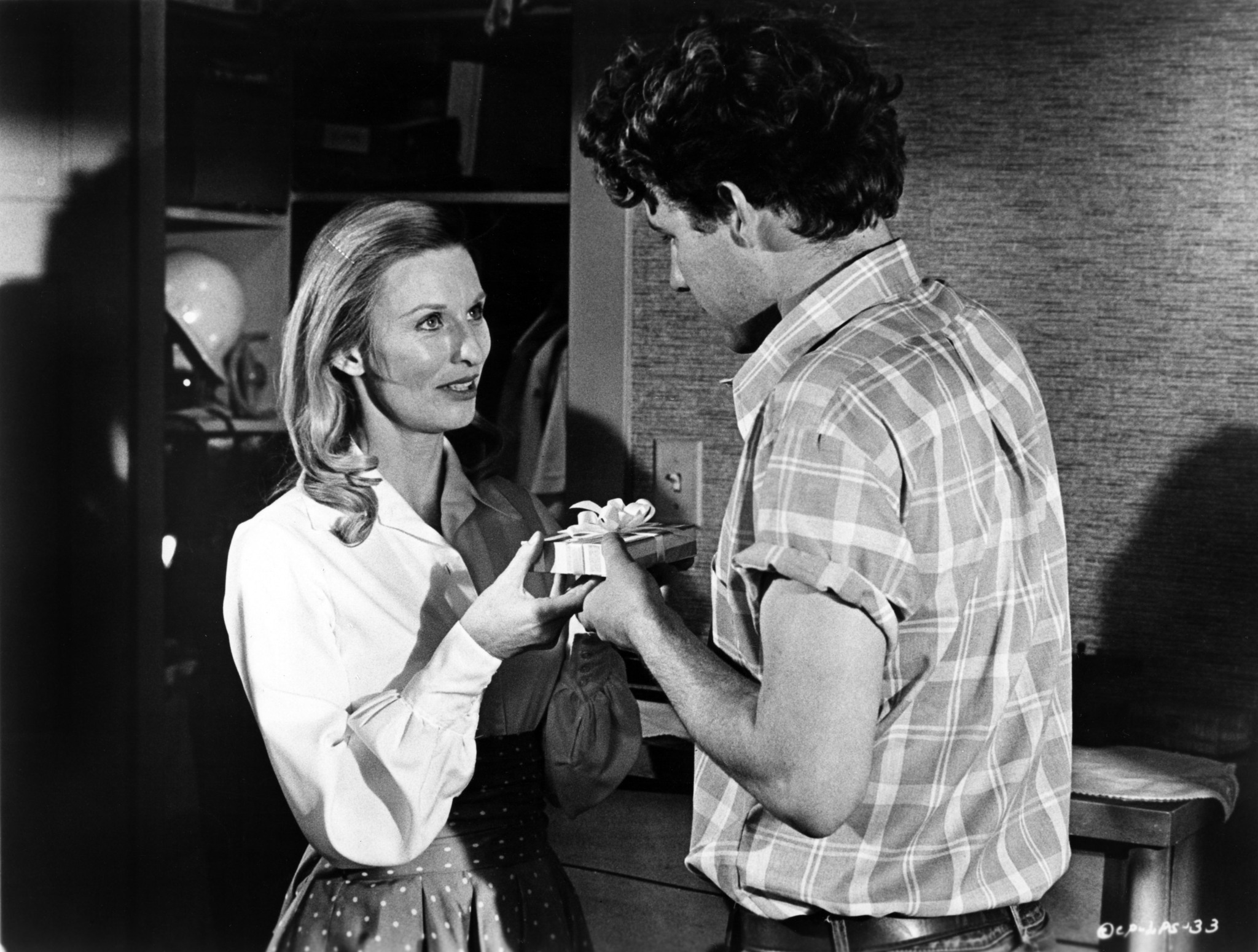 Still of Timothy Bottoms and Cloris Leachman in The Last Picture Show (1971)