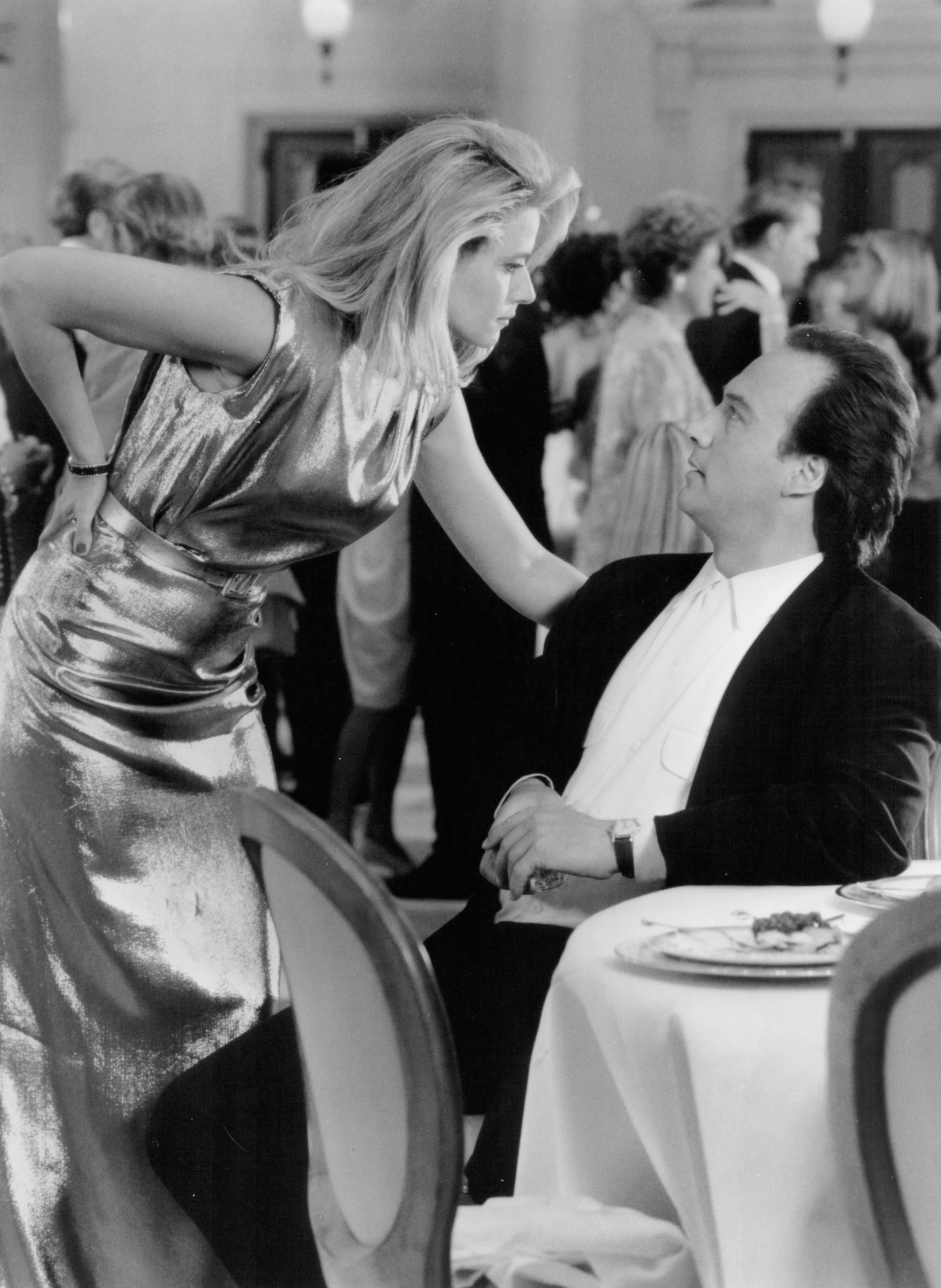 Still of James Belushi and Lorraine Bracco in Traces of Red (1992)