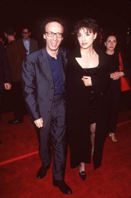 Roberto Benigni and Nicoletta Braschi at event of Gyvenimas yra grazus (1997)