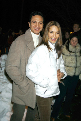 Talisa Soto and Benjamin Bratt at event of The Woodsman (2004)